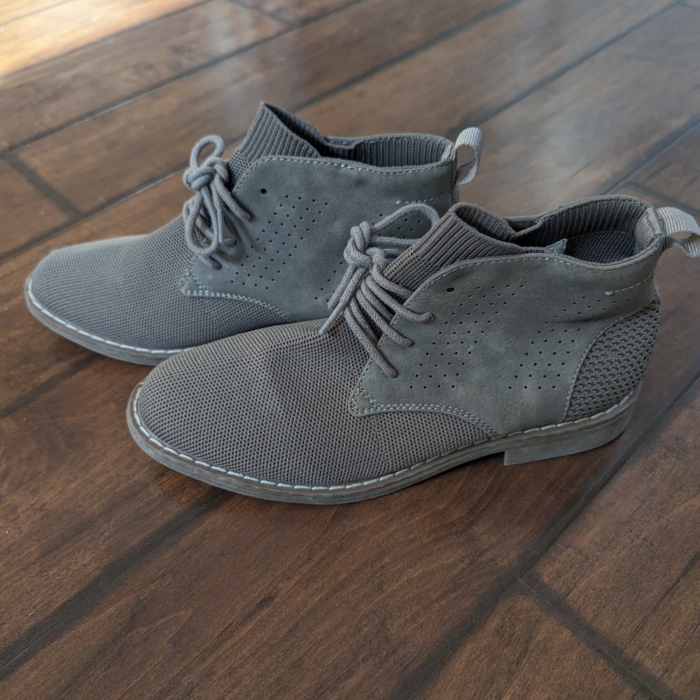 Boys size 3 Steve Madden boots